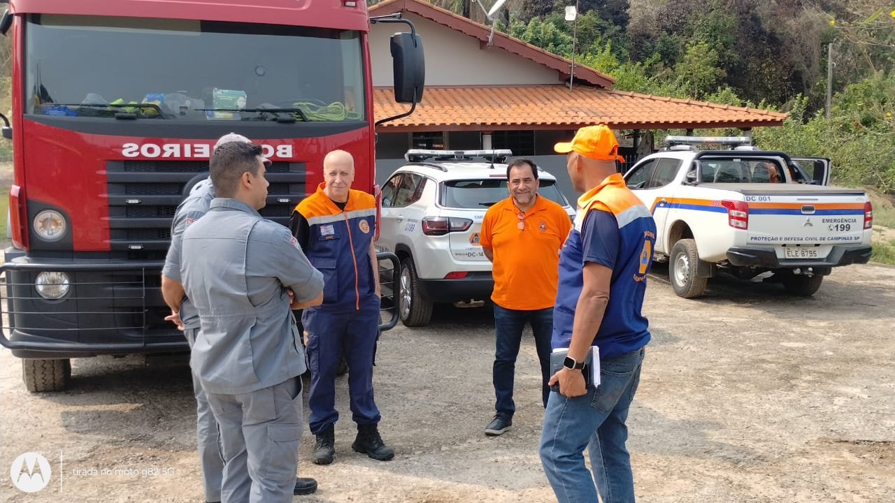 Defesa Civil ajuda o Corpo de Bombeiros no controle dos incêndios