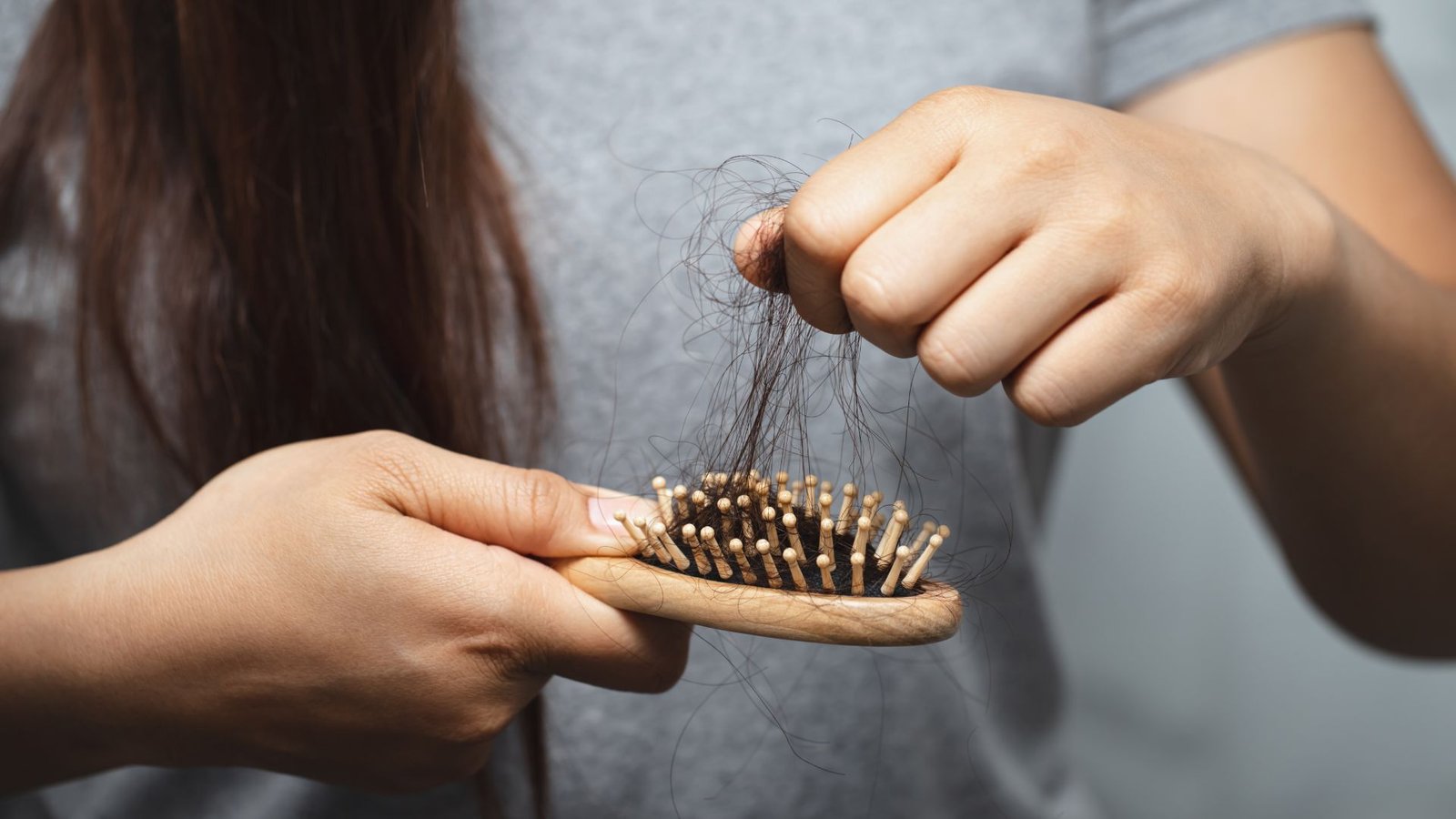 Como as emoções podem impactar a queda de cabelo? – Letícia Ambrosano