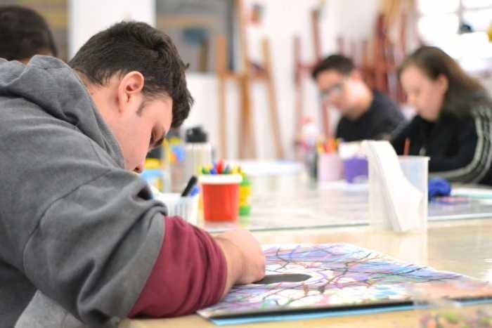 Exposição PRISMA da Fundação Síndrome de Down vai reunir obras de mais de 60 artistas