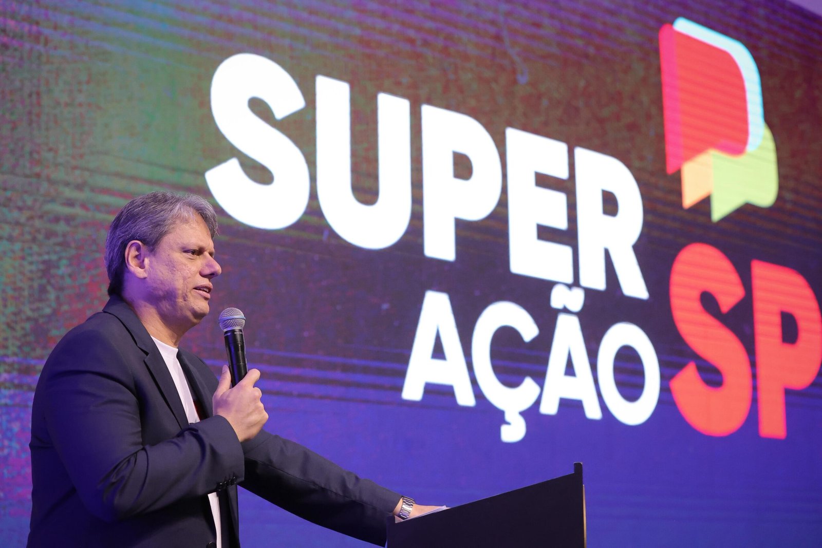 Governo de São Paulo sanciona o SuperAção SP, programa que busca concorrer com o Bolsa Família