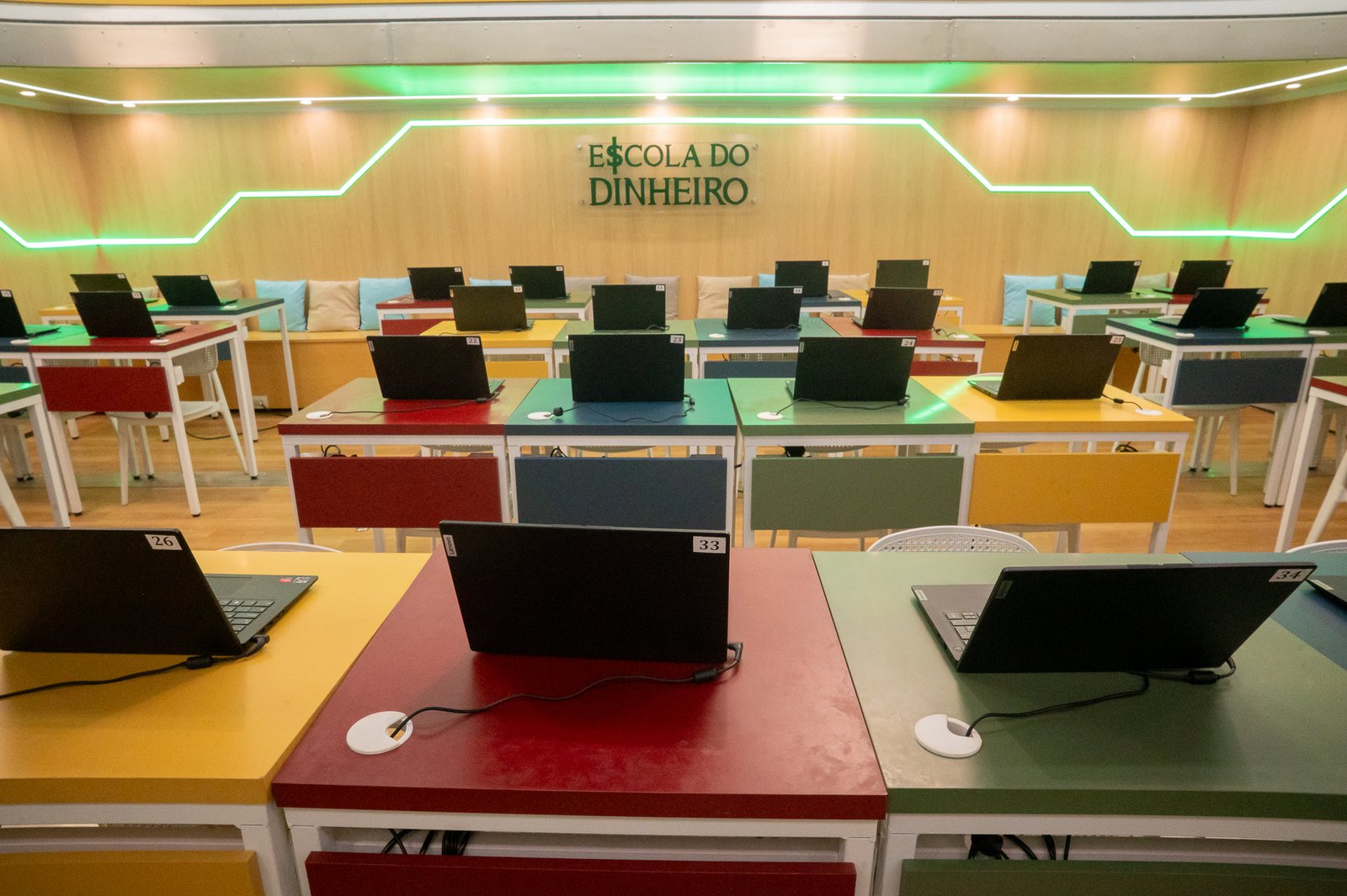 “Escola do Dinheiro” teve início hoje em Campinas e vai oferecer aulas para jovens e adultos