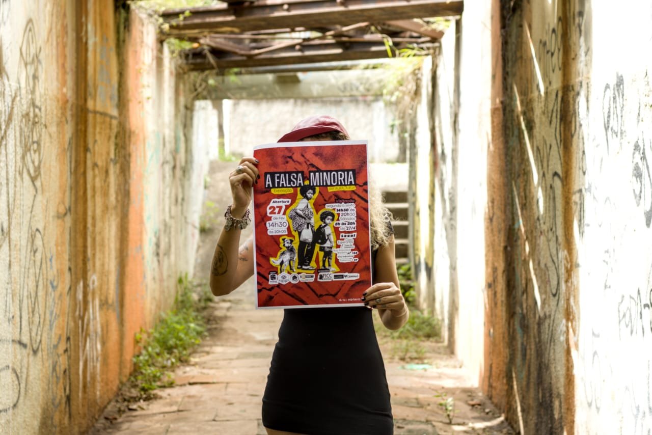 A falsa minoria -na Casa Esperança – Aura