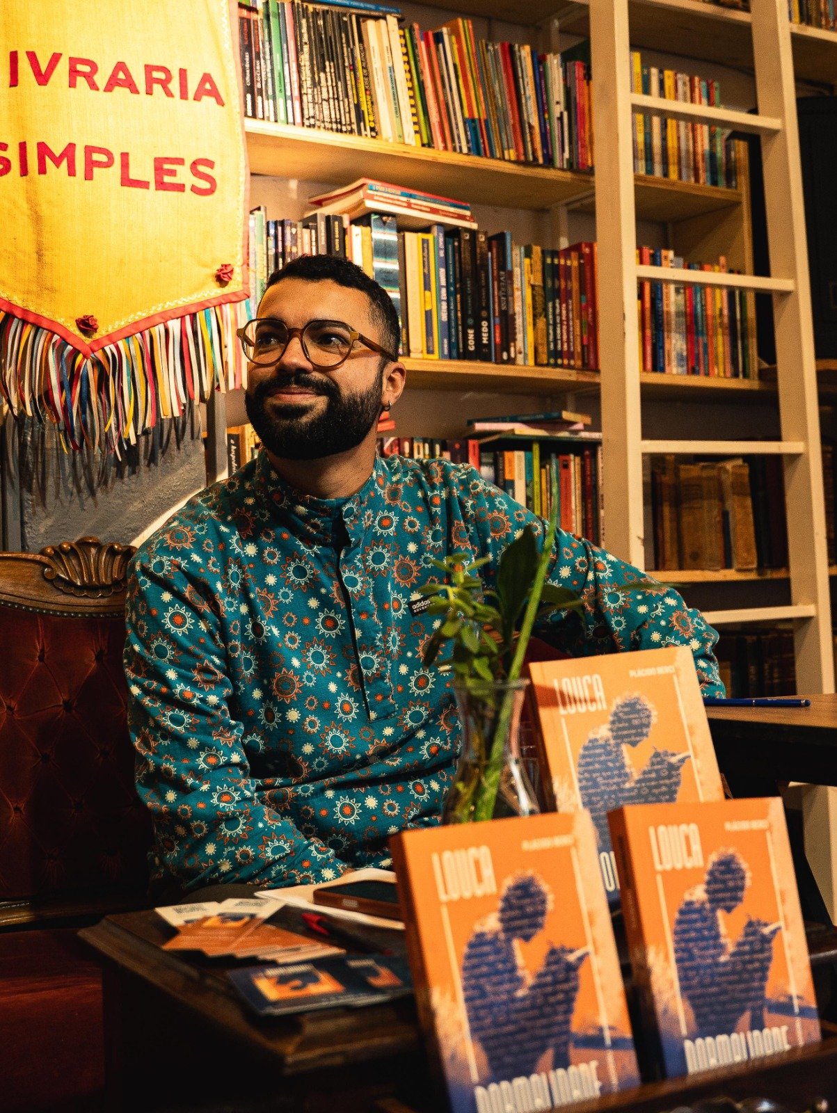 “Louca normalidade”: Plácido Berci estreia na ficção com romance sobre saúde mental, relações familiares e envelhecimento