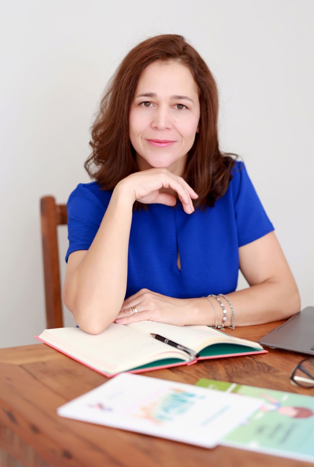 Após viver milagre com a filha, escritora lança “Desencavernado” no Brasil – Elizabeth Deschauer