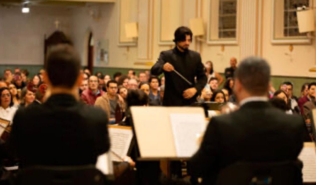 Projeto “Orquestra em Cena” leva espetáculo gratuito com clássicos do rock ao teatro do Iguatemi Campinas