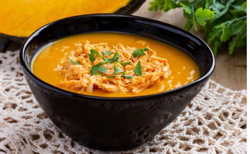 Caldo de Abóbora com Frango e Gengibre (imunidade + recuperação)