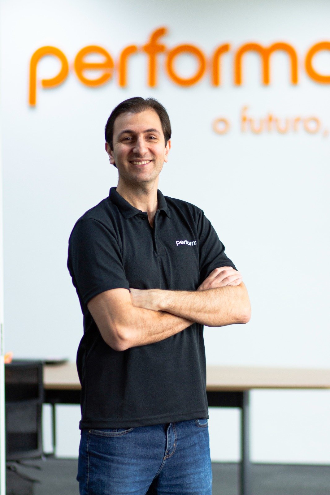 Estamos usando a IA para pensar menos? Samir Karam, COO da Performa IT