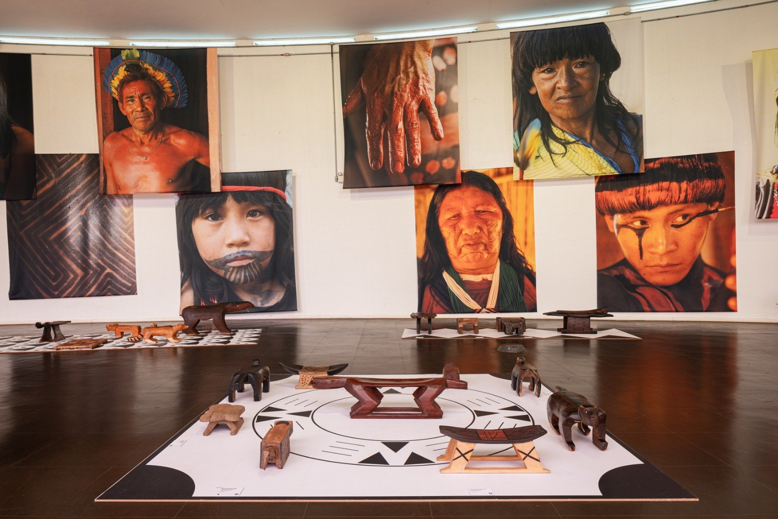 Abertura da exposição “Bancos Indígenas do Brasil – Rituais” acontecerá hoje às 19h no Centro de Convivência Cultural Carlos Gomes, em Campinas