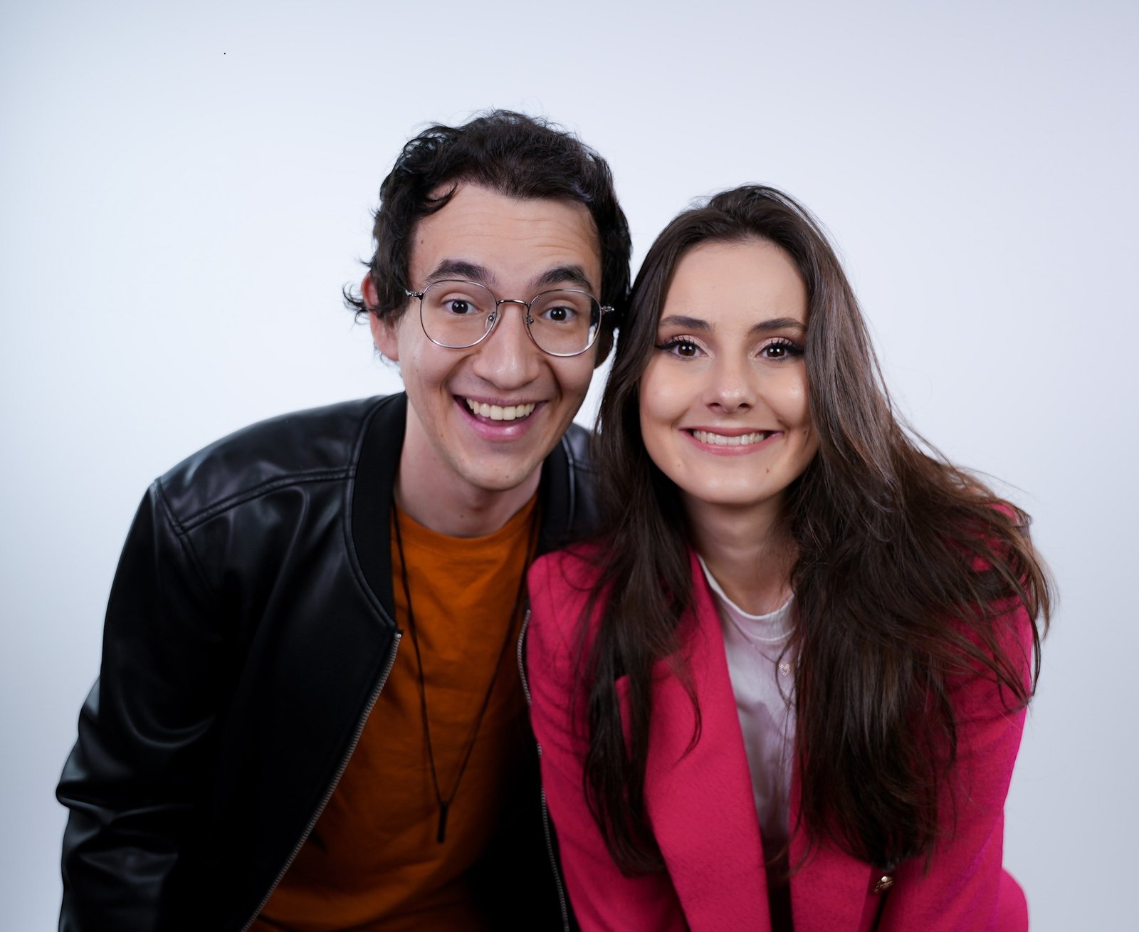 Gabriel Dearo e Manu Digilio chegam a Campinas para sessão de autógrafos voltada a crianças e famílias
