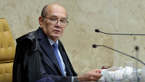 Tensão no Supremo: Decano pede adiamento de análise sobre Moraes e acusa relator de conduta política