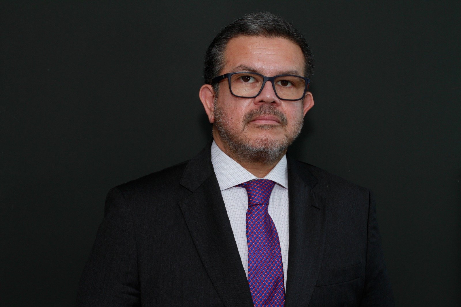 Quem é responsável quando uma ferramenta de IA contribui para um erro ou causa um dano ao paciente? –  Dr. José Luiz Barbosa Pimenta Jr.  – advogado especializado em Direito Médico e da Saúde