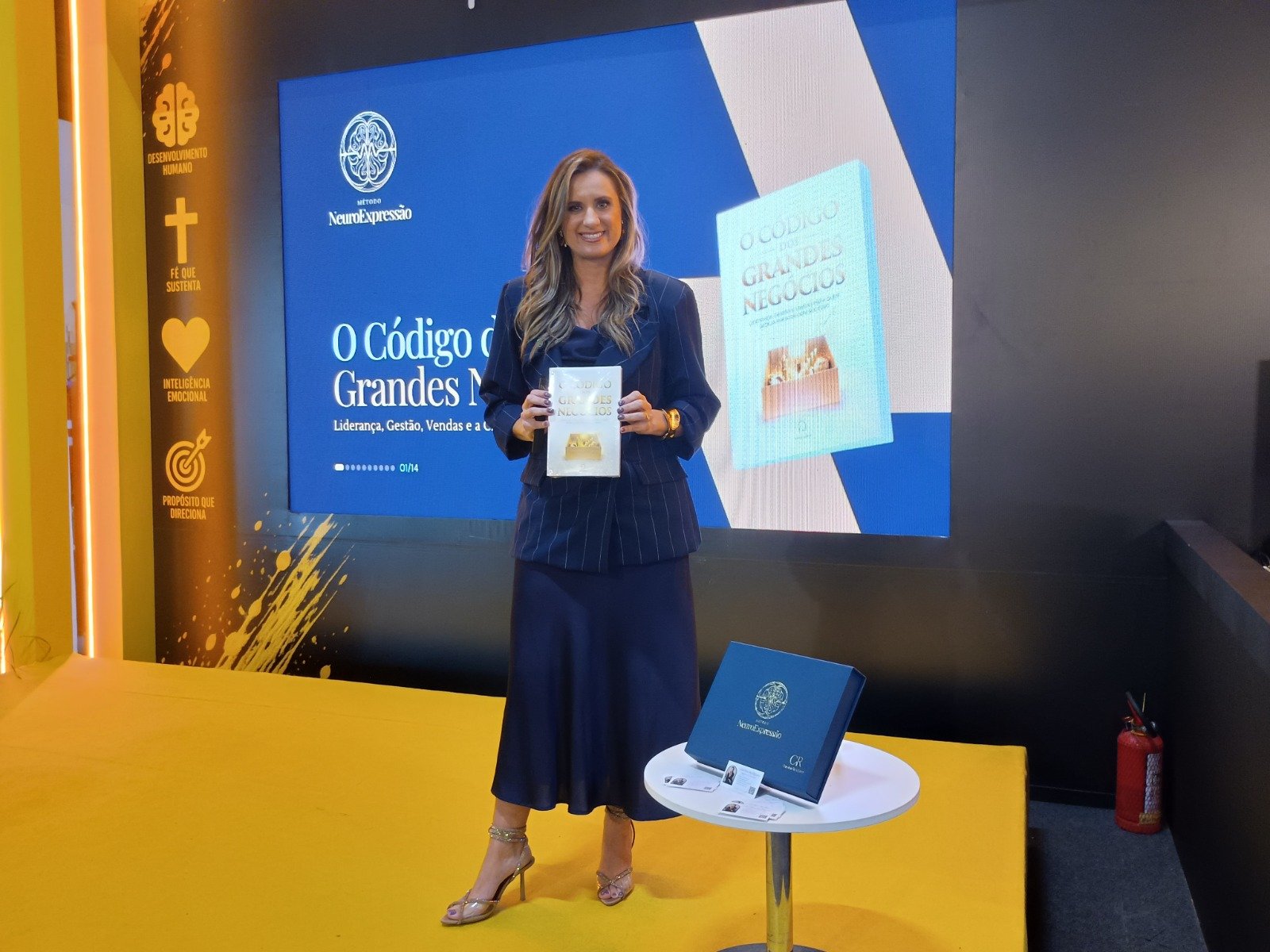 Comunicação estratégica, liderança e NeuroExpressão na Bienal de São Paulo – Carolina Rodrigues – jornalista e especialista em comunicação corporativa