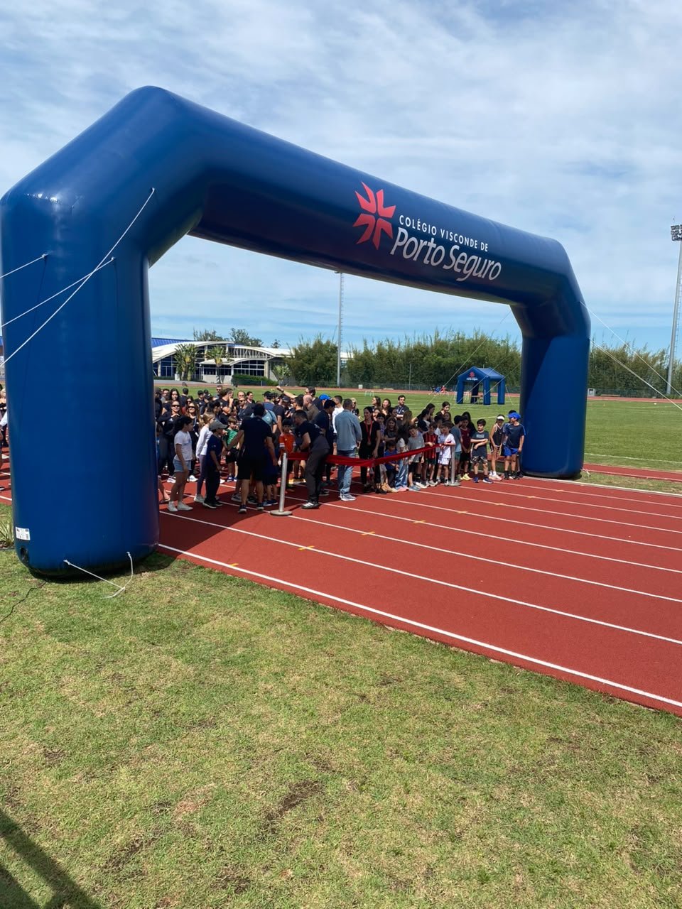 Porto Seguro inaugura nova pista de atletismo no Campus Valinhos com foco em esporte e sustentabilidade