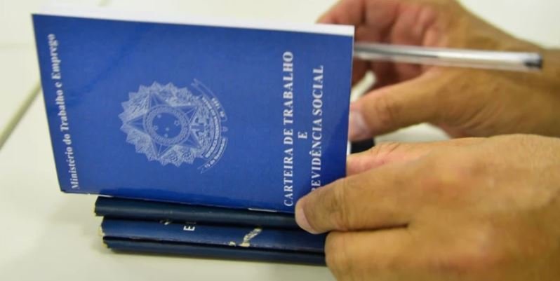 Desemprego cai a 5,2% no terceiro trimestre, menor taxa para o período desde 2012