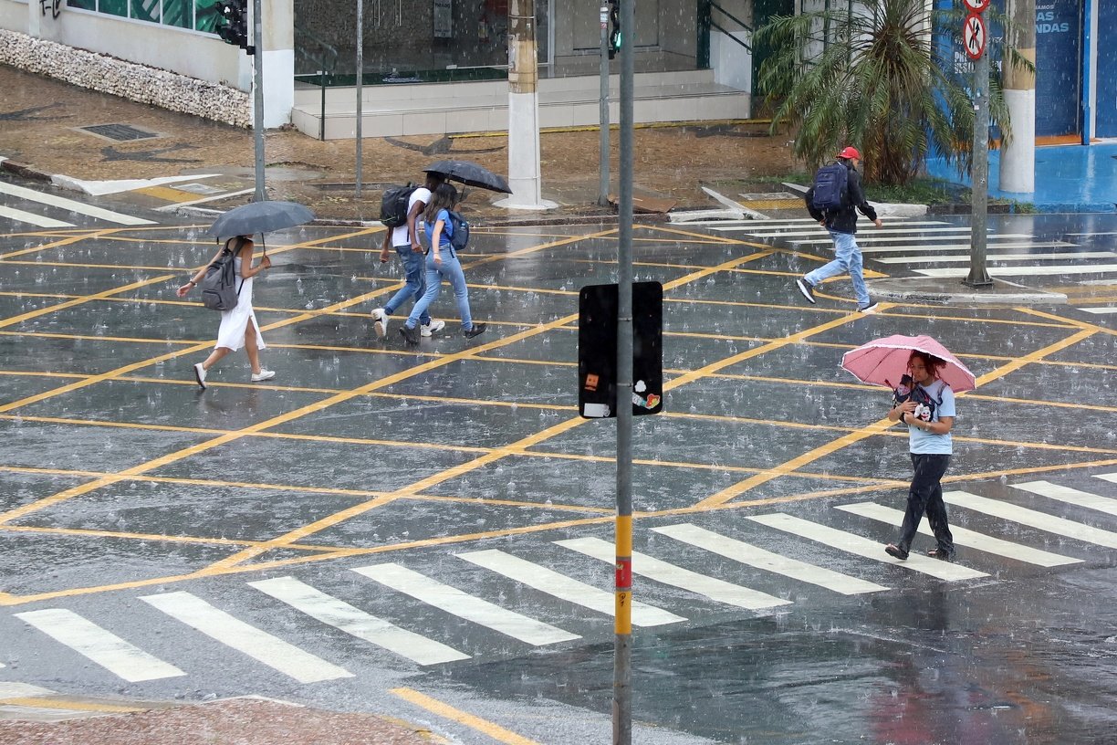 Temporal causa 30 ocorrências em Campinas e Defesa Civil mantém alerta com solo encharcado