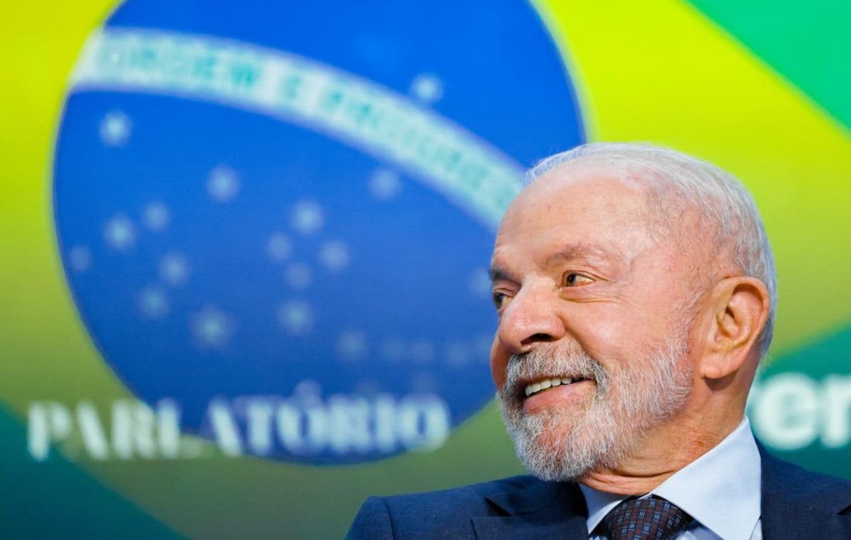 Lula atinge 45% dos votos válidos e Flávio Bolsonaro marca 40% na reta final do primeiro turno