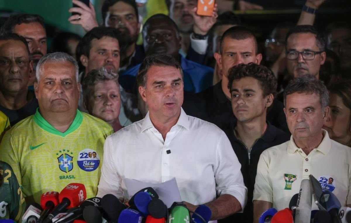 Flávio Bolsonaro descumpre ordem do STF, deixa o Brasil e foge para os Estados Unidos após derrota eleitoral