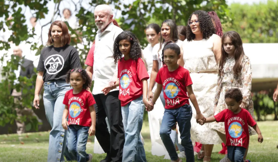 Lula defende respeito à fé dos brasileiros e rejeita ofensas religiosas durante ato de campanha