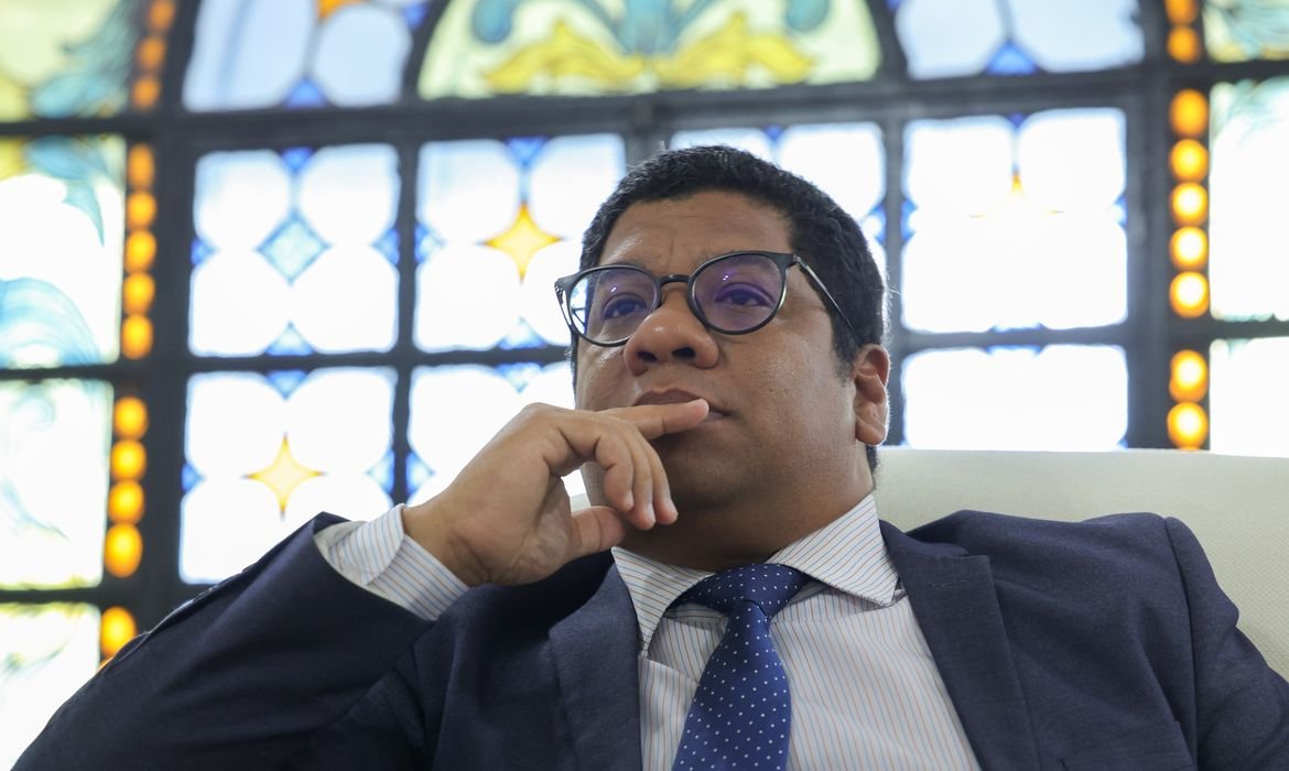 Embaixador diz que Cuba se prepara para possível invasão dos Estados Unidos